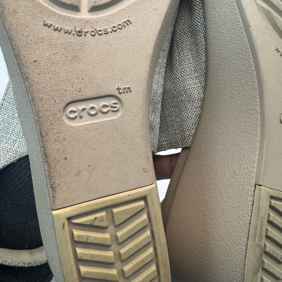 Crocs Leigh Ann Slingback Wedge Heels Womens Sz 9 Beige Fabric Sandals EUC - Picture 13 of 16